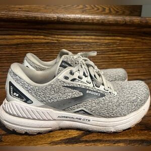 Brooks Adrenaline GTS 23 Women Size 8 Sneaker